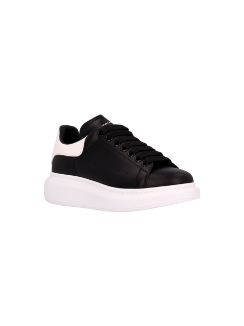 OVERSIZED SNEAKERS