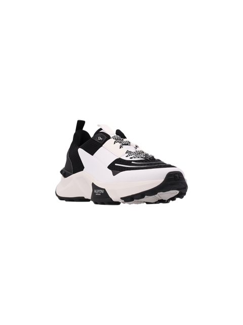 LOW TOP TRUE ACT SNEAKERS