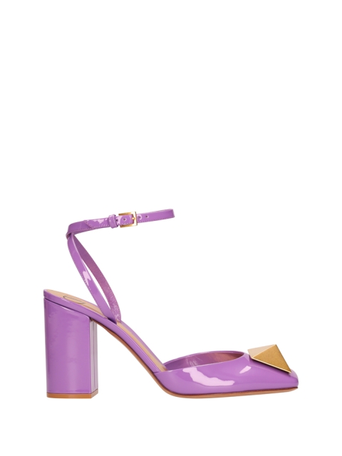 ONE STUD PUMPS IN PATENT LEATHER AND STUDS